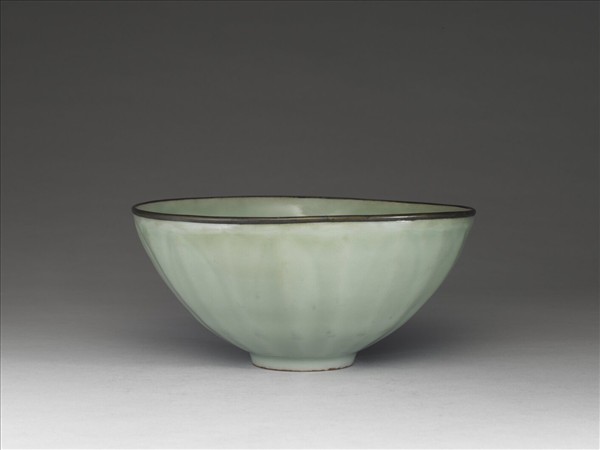 青瓷蓮瓣紋碗
