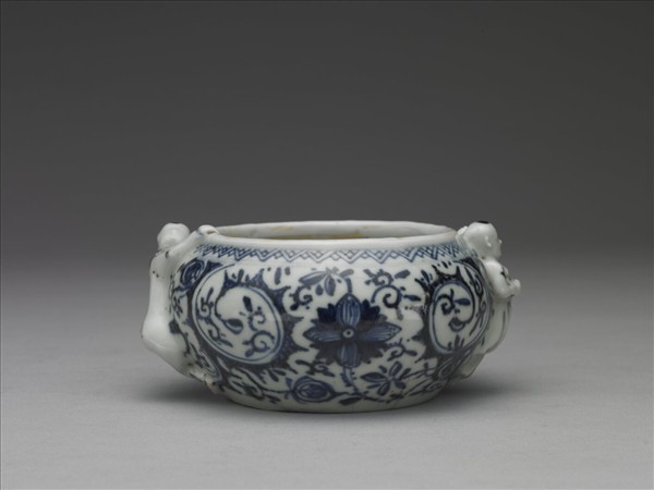青花花卉爐