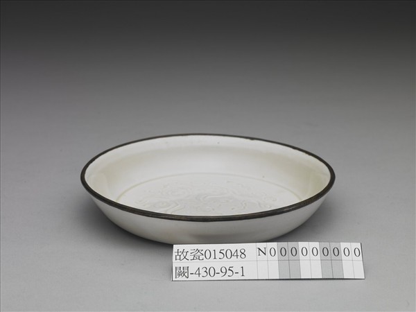 定窯 劃花螭紋碟