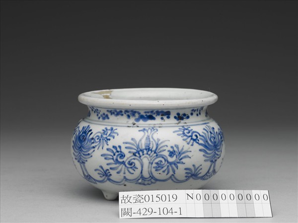 青花番蓮三足爐