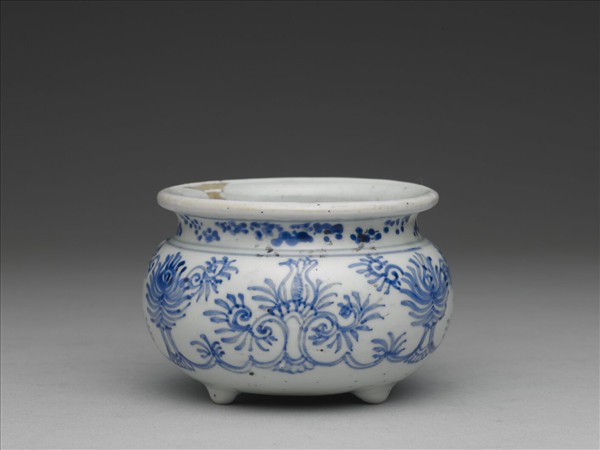 青花番蓮三足爐