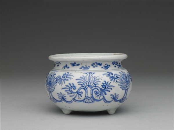 青花番蓮三足爐