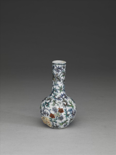 鬥彩纏枝花卉小瓶