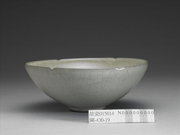 哥窯 青瓷葵口碗