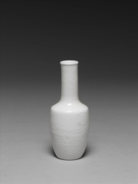 白釉劃花獸面紋長頸瓶