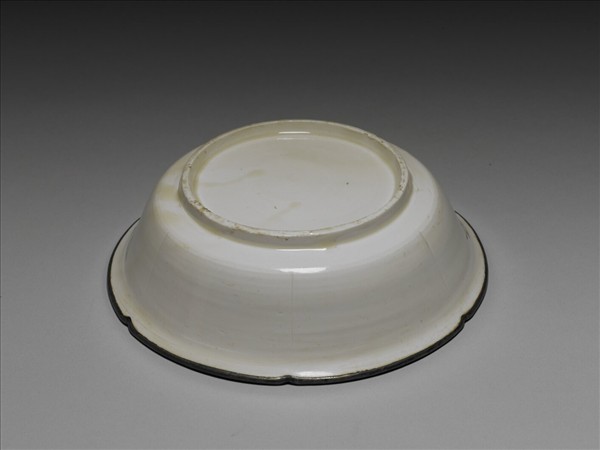 定窯型 劃花水波魚紋折碗花式碗