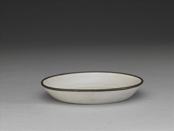 定窯 白釉劃花蓮荷紋洗