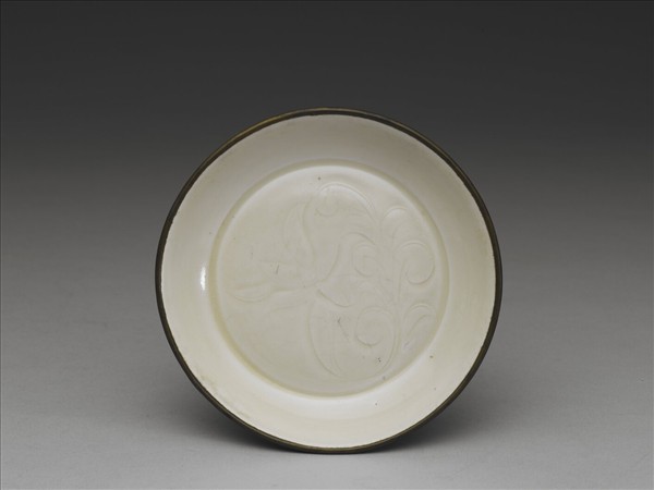 定窯 白釉劃花蓮荷紋洗