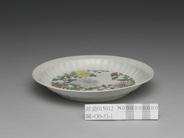 粉彩菊花紋盤