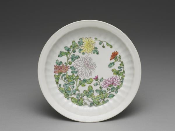 粉彩菊花紋盤