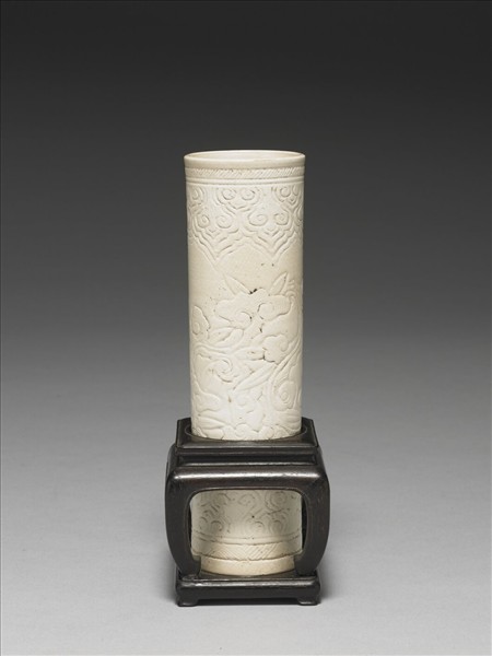 臨川窯 牙白劃花靈芝小花插