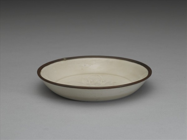 定窯 白釉劃花蓮荷紋洗