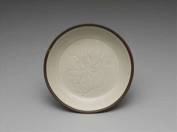 定窯 白釉劃花蓮荷紋洗