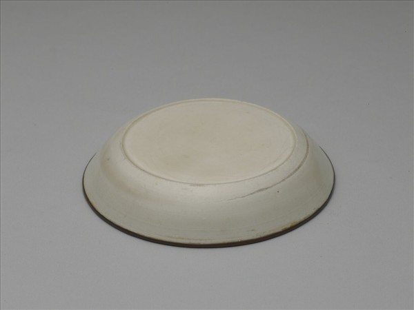 定窯 白釉劃花蓮荷紋洗