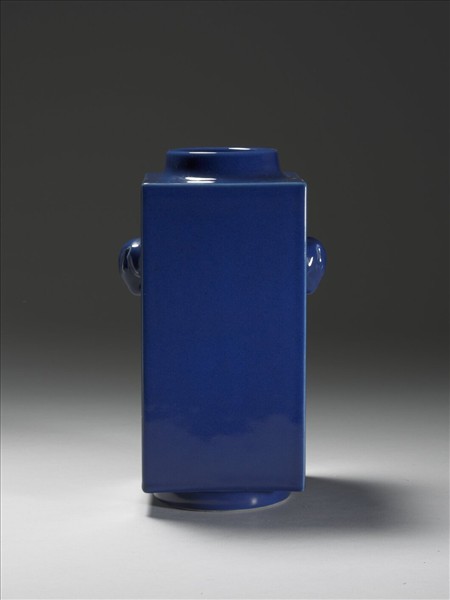 霽青雙象耳琮式瓶