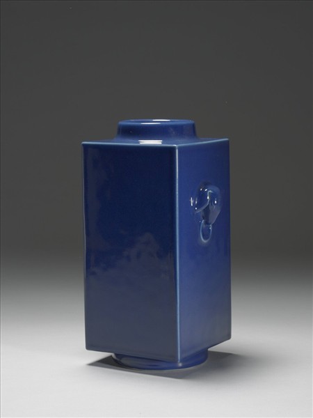 霽青雙象耳琮式瓶