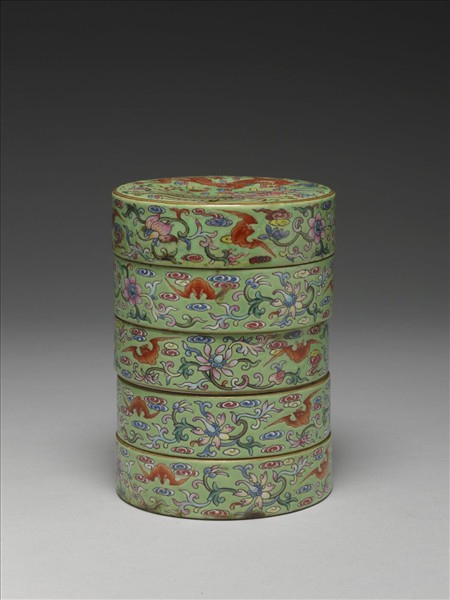 粉彩龍鳳五層套盒