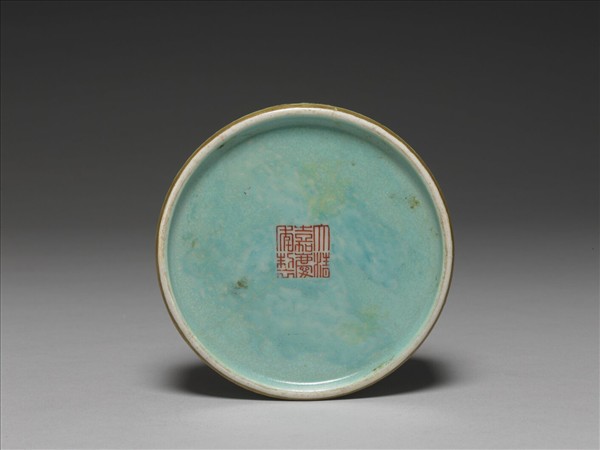 粉彩龍鳳五層套盒