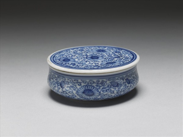 青花纏枝菊花小盒