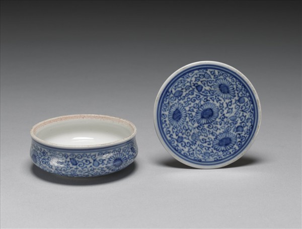 青花纏枝菊花小盒