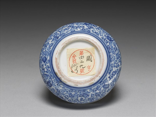 青花纏枝菊花小盒