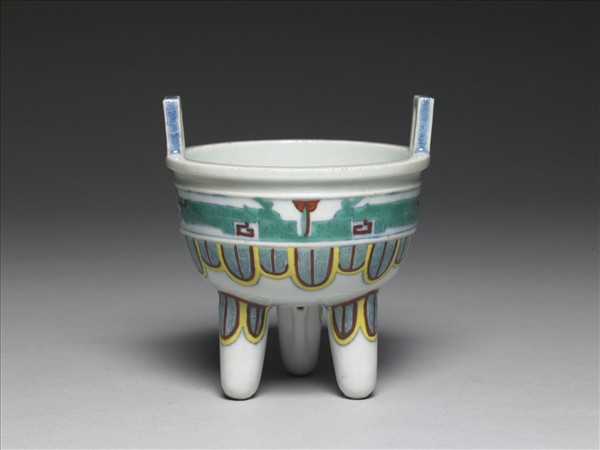 鬥彩蕉葉鼎式爐