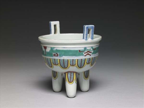 鬥彩蕉葉鼎式爐