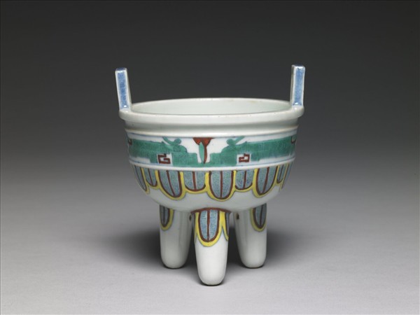 鬥彩蕉葉鼎式爐