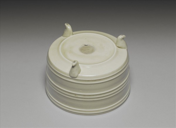 景德鎮窯 青白瓷弦紋三足爐