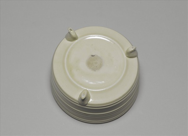 景德鎮窯 青白瓷弦紋三足爐