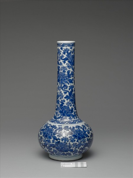 青花牡丹紋長頸瓶