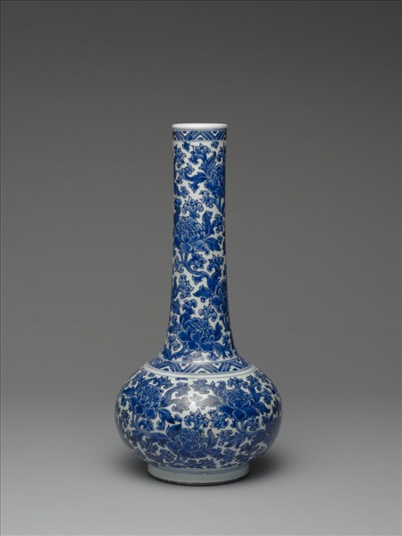 青花牡丹紋長頸瓶