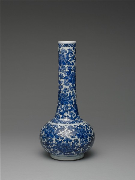 青花牡丹紋長頸瓶