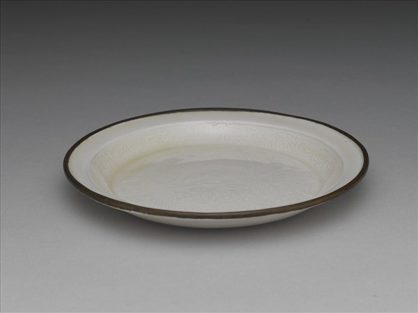 定窯 白釉劃花雙鳧紋盤