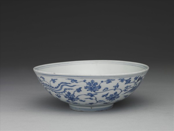 青花穿蓮鳳紋碗