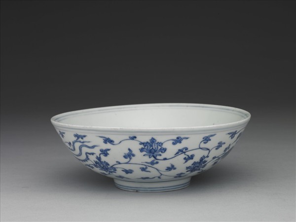 青花穿蓮鳳紋碗