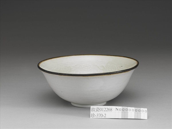 景德鎮窯系 白瓷印花四季花卉紋碗