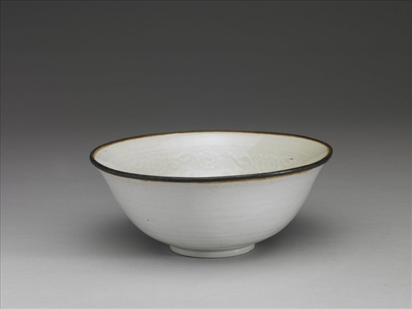 景德鎮窯系 白瓷印花四季花卉紋碗