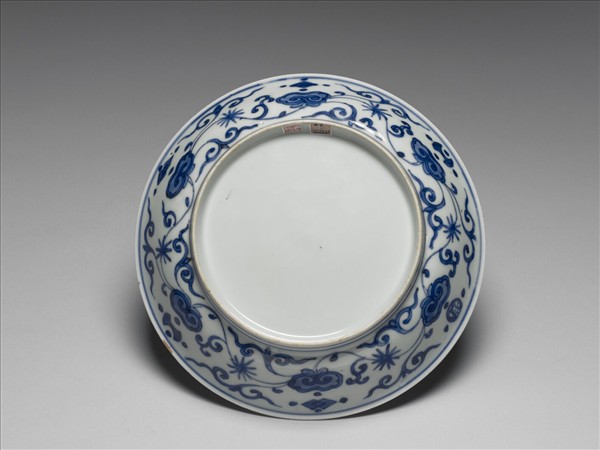 青花靈芝花卉紋盤