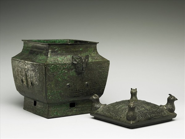 鴞首獸面紋方罍