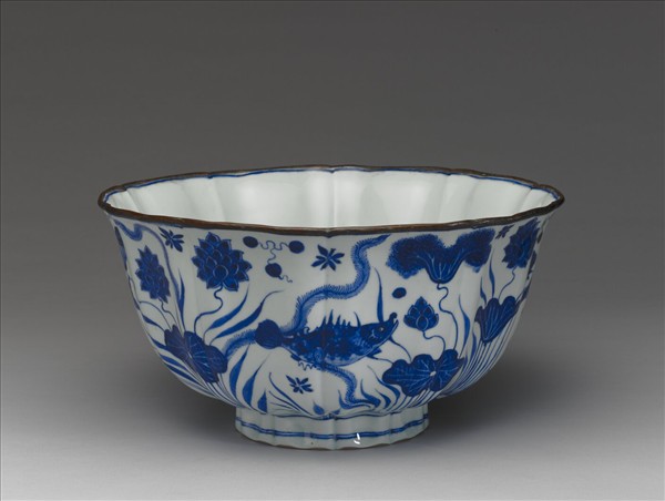 青花魚藻紋牡丹花式碗