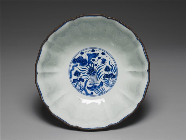 青花魚藻紋牡丹花式碗