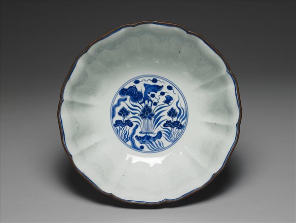青花魚藻紋牡丹花式碗