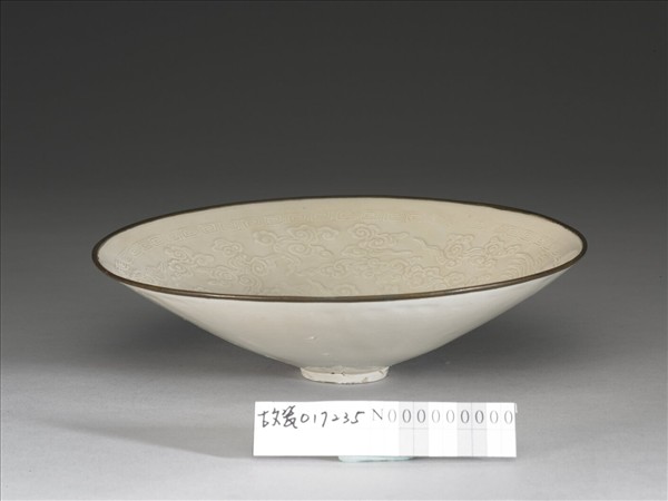 定窯 白瓷印花鳳凰牡丹紋碗