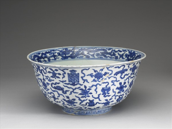 青花八寶龍紋碗