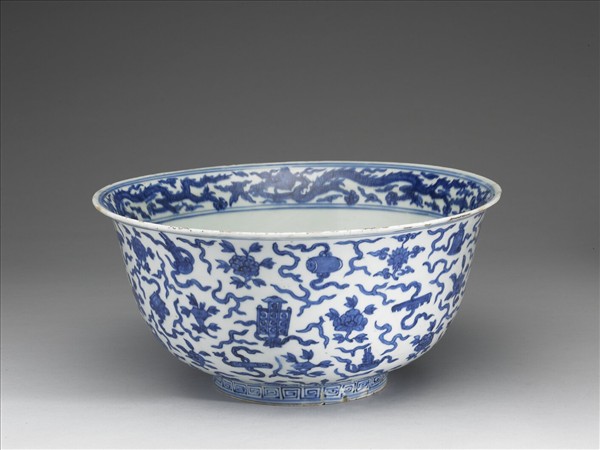 青花八寶龍紋碗