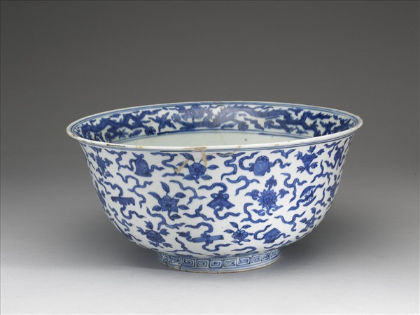 青花八寶龍紋碗