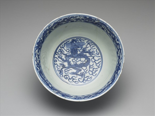 青花八寶龍紋碗