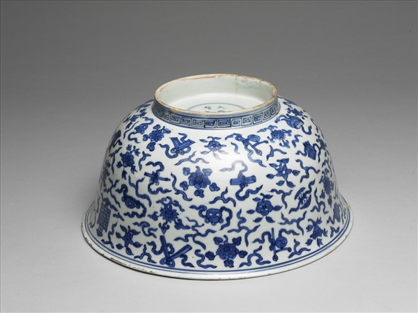 青花八寶龍紋碗