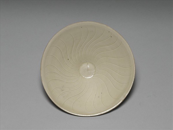 定窯 旋紋笠式盞